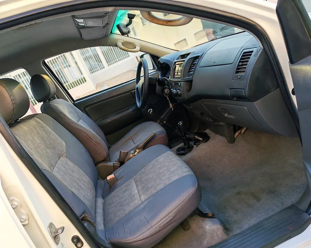 Toyota Hilux 2013 Double Cab 4x4 DLS GCC Specs - Reliable Workhorse Ready Condition - Image 11