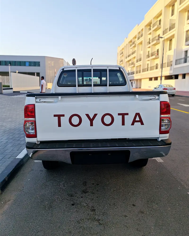 Toyota Hilux 2013 Double Cab 4x4 DLS GCC Specs - Reliable Workhorse Ready Condition - Image 4