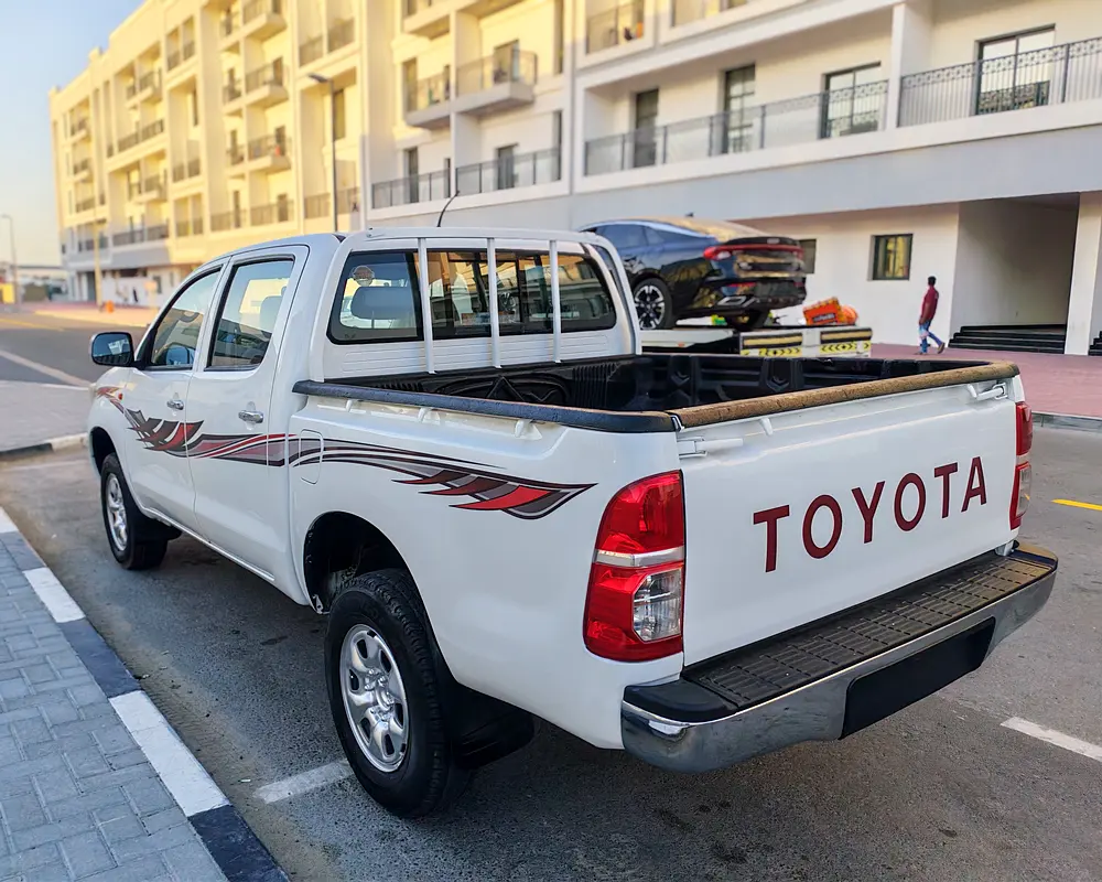 Toyota Hilux 2013 Double Cab 4x4 DLS GCC Specs - Reliable Workhorse Ready Condition - Image 6