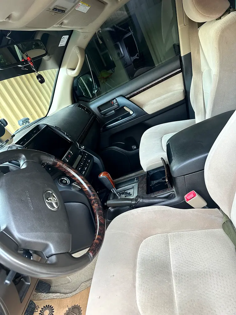 Toyota LC GXR - Image 8