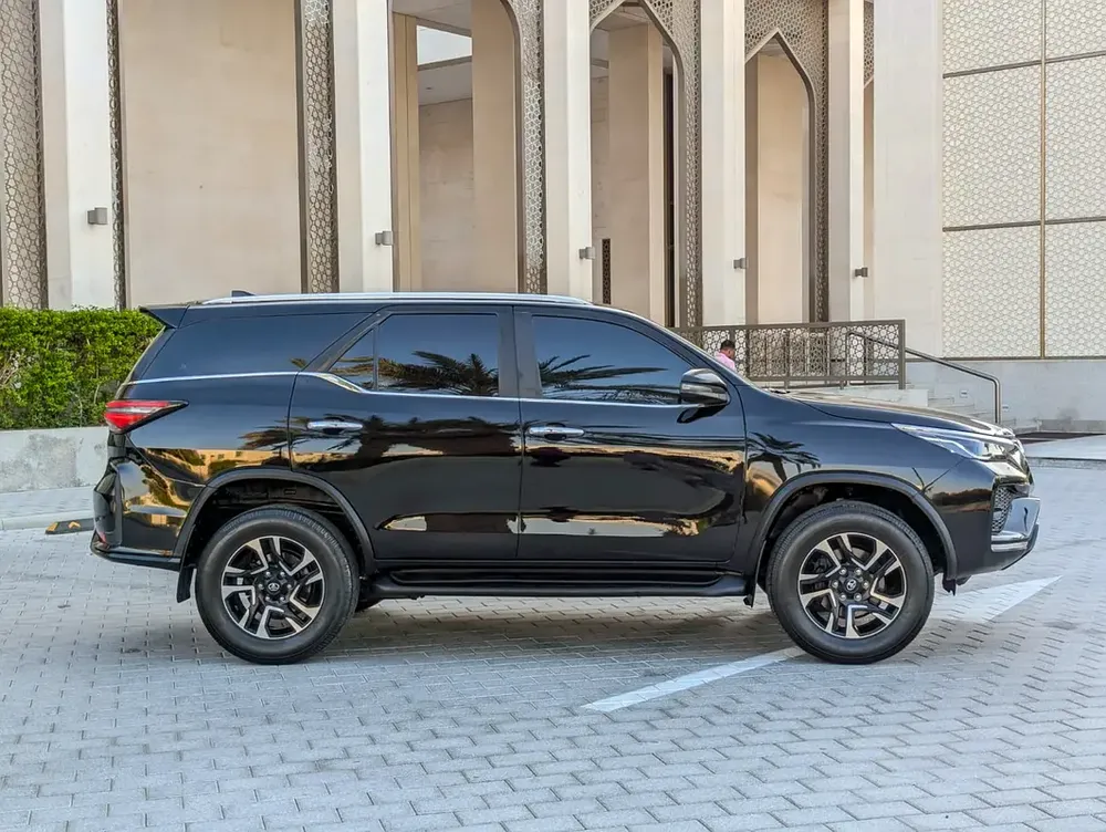 TOYOTA FORTUNER 2019 FACELIFTED 2025 GCC V4 2.7L IN EXCELLENT CONDITION - Image 15