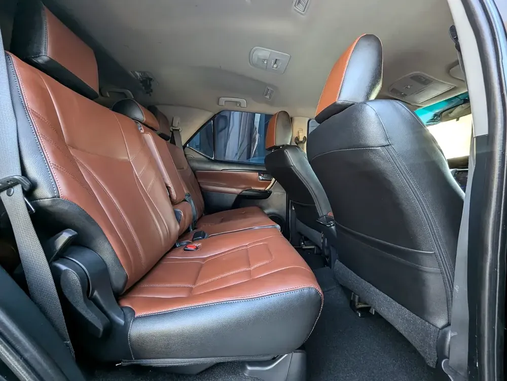 TOYOTA FORTUNER 2019 FACELIFTED 2025 GCC V4 2.7L IN EXCELLENT CONDITION - Image 4