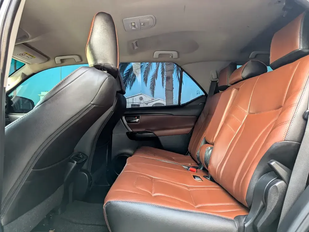 TOYOTA FORTUNER 2019 FACELIFTED 2025 GCC V4 2.7L IN EXCELLENT CONDITION - Image 6