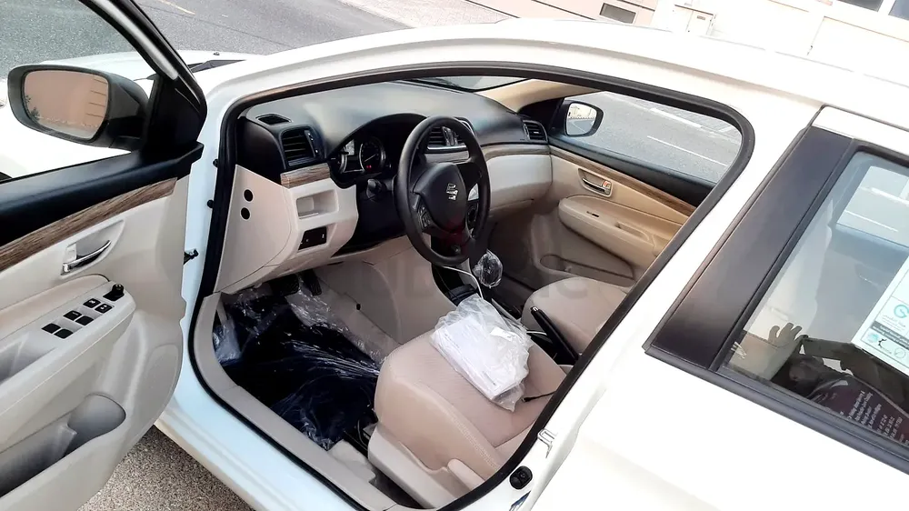 Suzuki Ciaz GL 2025 Model No2 Option Fully Automatic GCC Family Used Urgent Sale - Image 4