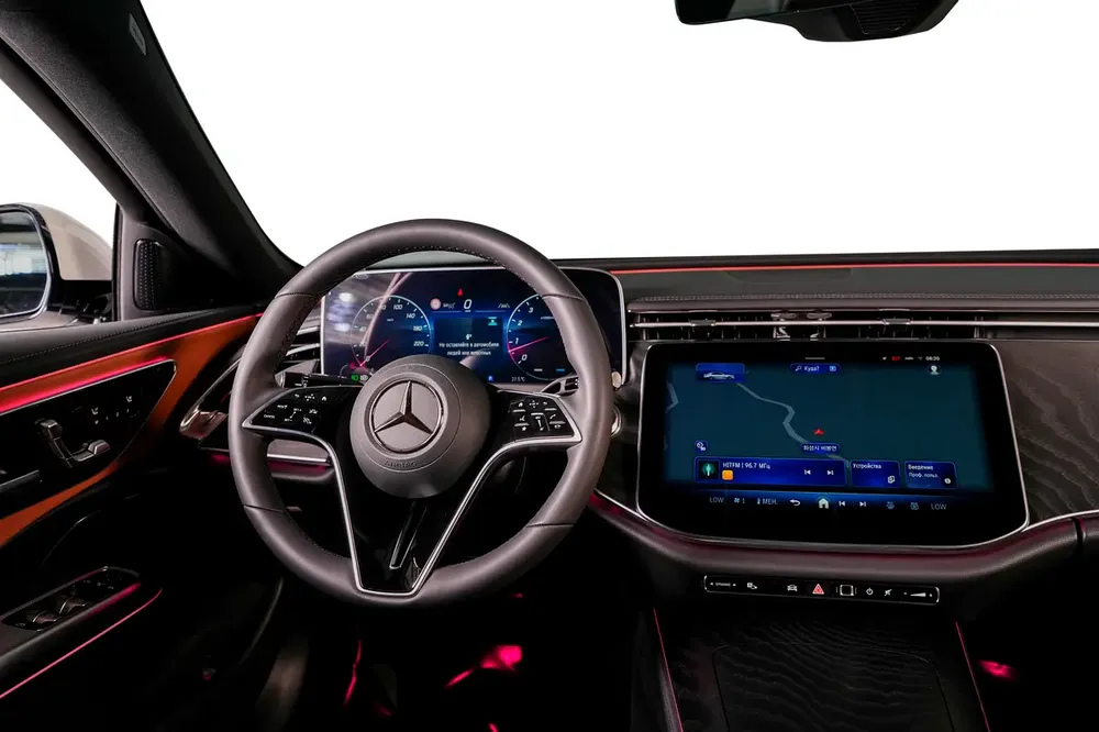 Mercedes Benz E200-Low Mleage-Avantgarde Exterior Package-20 Inch AMG Rims High Gloss Black - Image 12