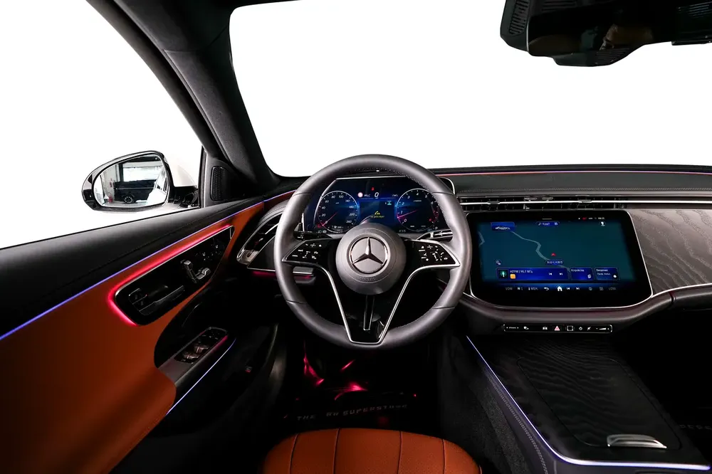 Mercedes Benz E200-Low Mleage-Avantgarde Exterior Package-20 Inch AMG Rims High Gloss Black - Image 13
