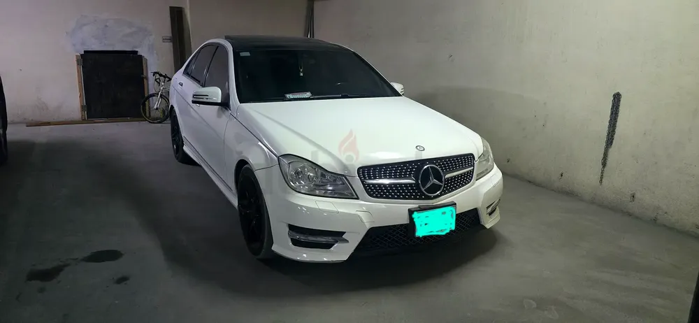 2014 C300 4 Matic - Well maintained family used fuel efficient regular use car - Image 10