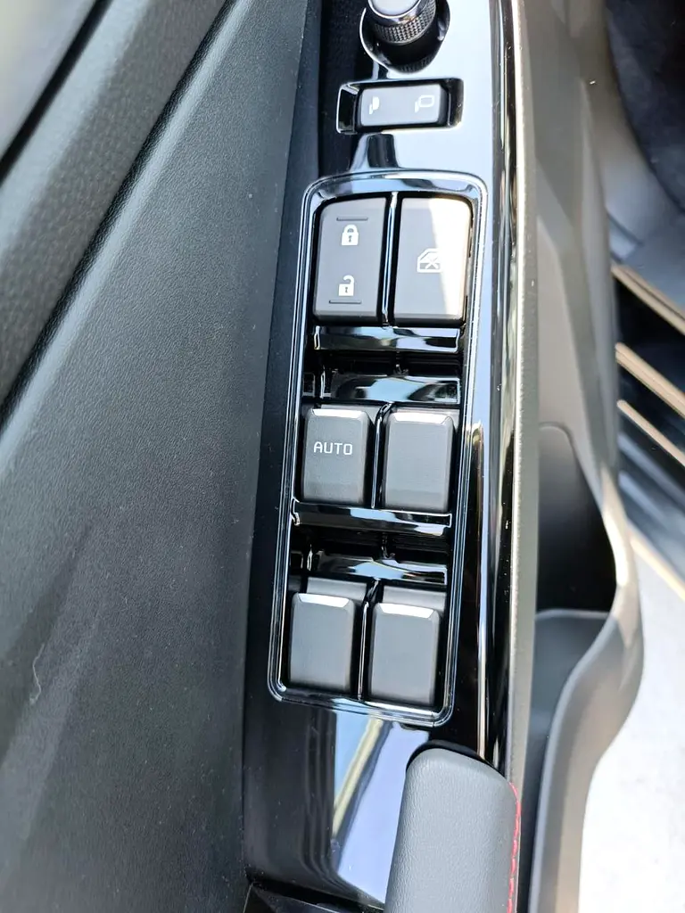 Isuzu D-Max Double Cabin 4x4 – 3.0L Diesel - Image 6