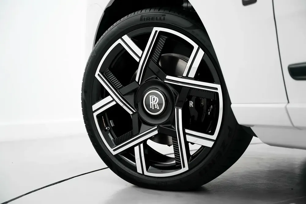 2026 ROLLS-ROYCE CULLINAN BLACK BADGE WITH WARRANTY AND SERVICE CONTRACT - Image 18