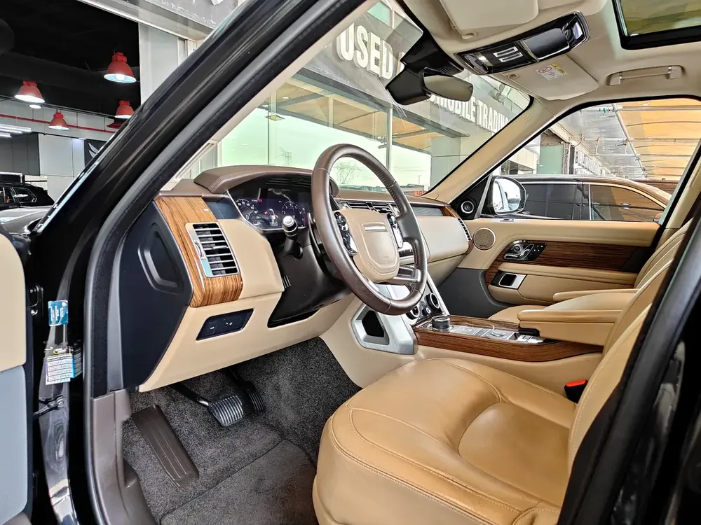 AED 2,480 P.M | 2018 Range Rover Vogue HSE | Under Warranty | GCC | - Image 11