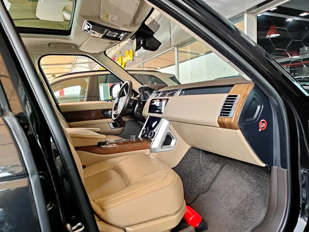 AED 2,480 P.M | 2018 Range Rover Vogue HSE | Under Warranty | GCC | - Image 15