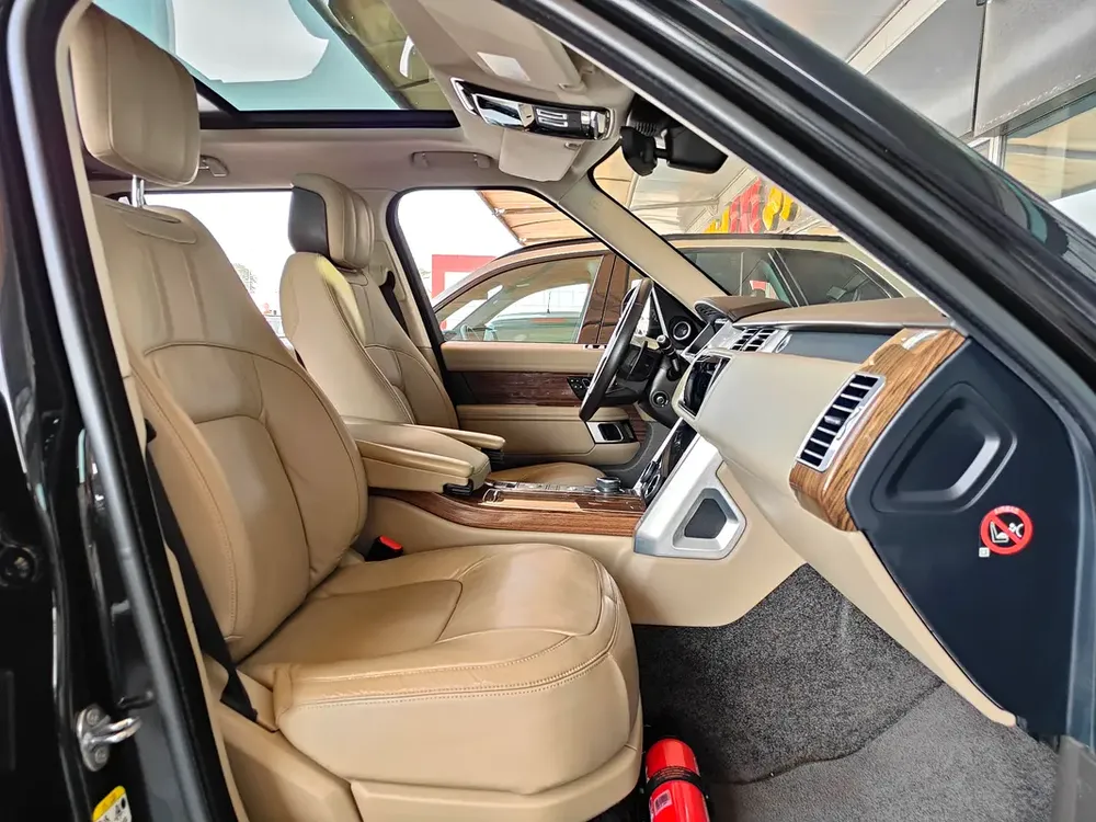 AED 2,480 P.M | 2018 Range Rover Vogue HSE | Under Warranty | GCC | - Image 16