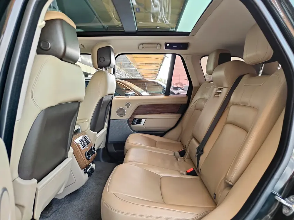 AED 2,480 P.M | 2018 Range Rover Vogue HSE | Under Warranty | GCC | - Image 18