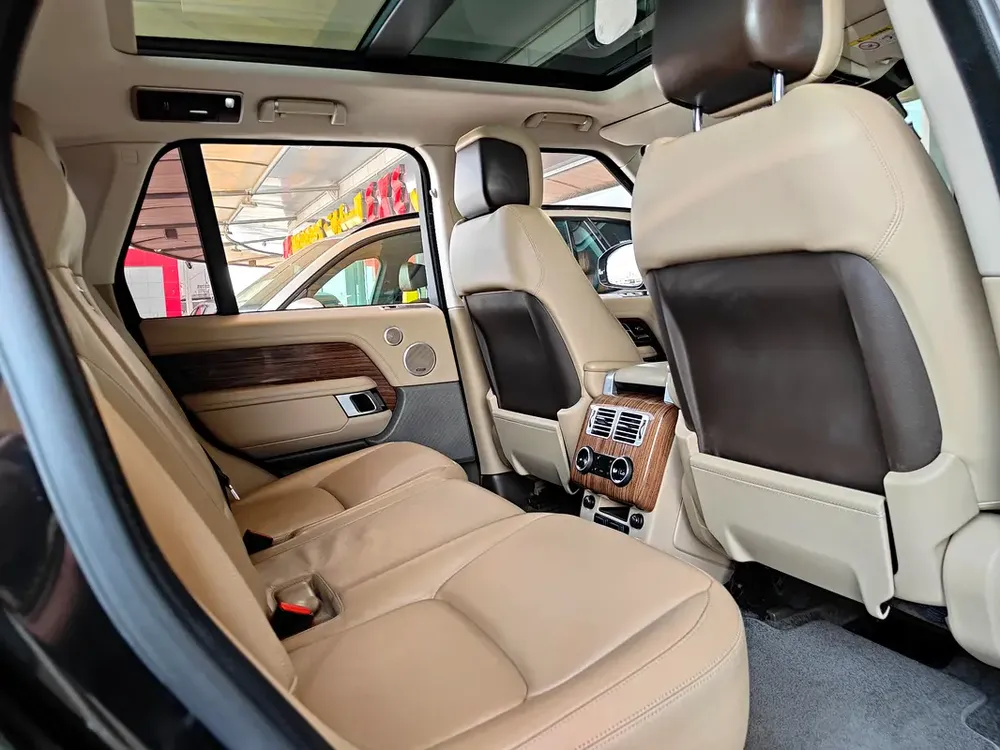 AED 2,480 P.M | 2018 Range Rover Vogue HSE | Under Warranty | GCC | - Image 19