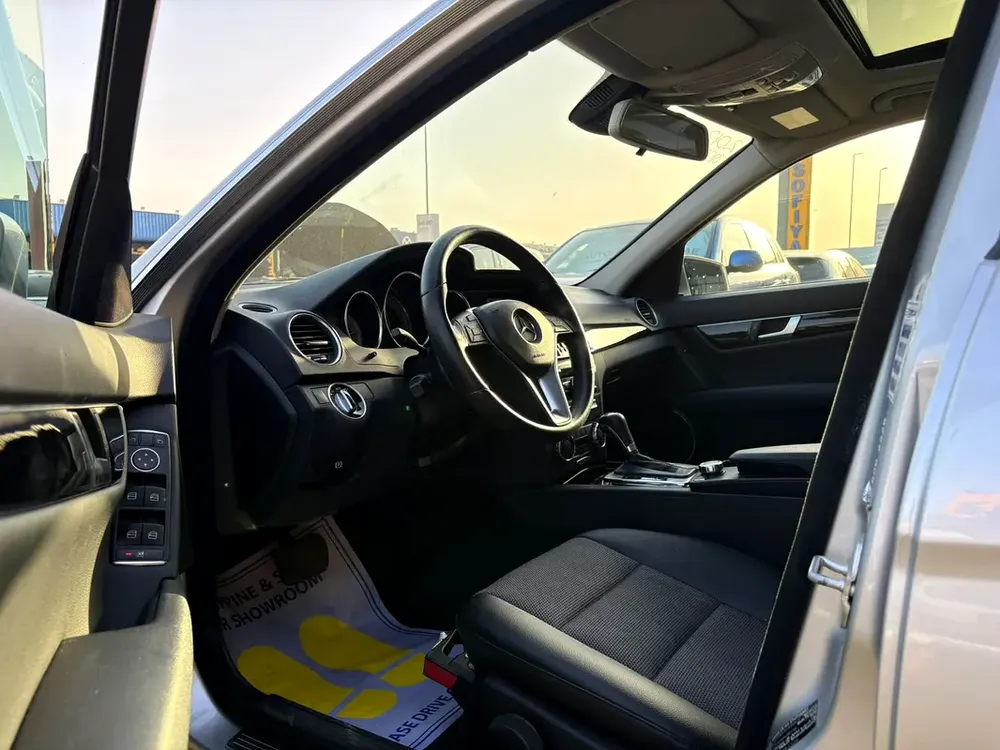 2012 Mercedes-Benz C-Class C200 GCC Specs - Excellent Condition - Image 7
