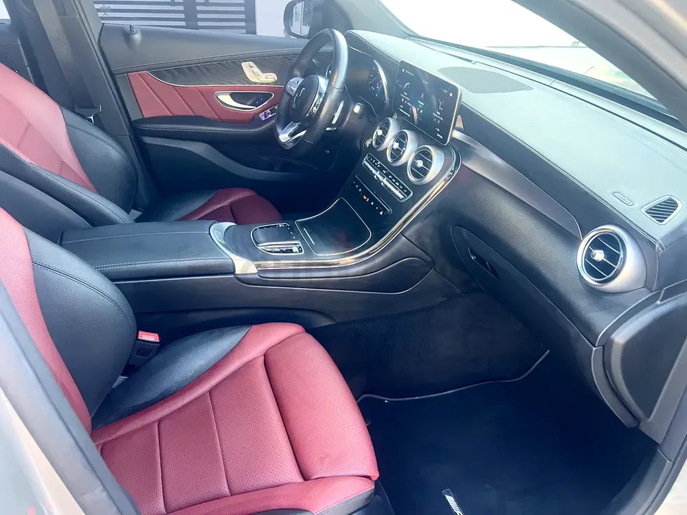 Coupe | GCC Specs | Free Accident | Under Warranty | Full Service History - Image 11