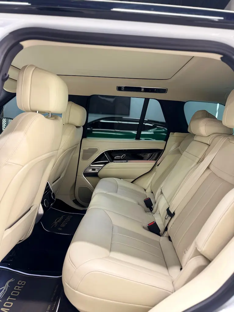 Range Rover Vogue V6 HSE GCC - Image 11
