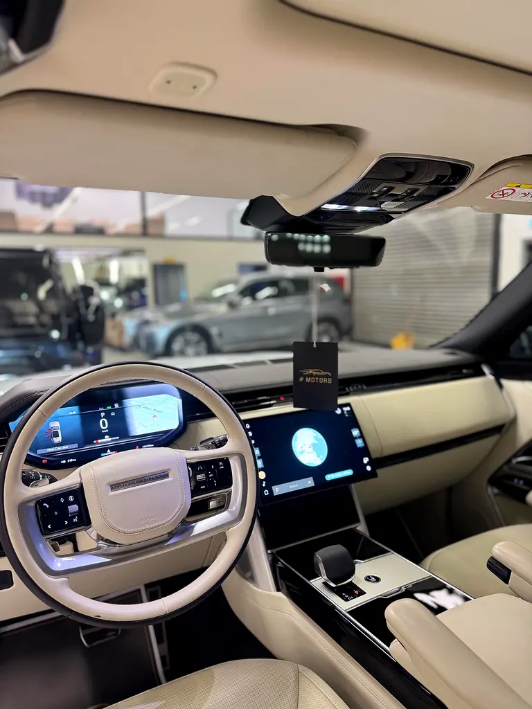Range Rover Vogue V6 HSE GCC - Image 12