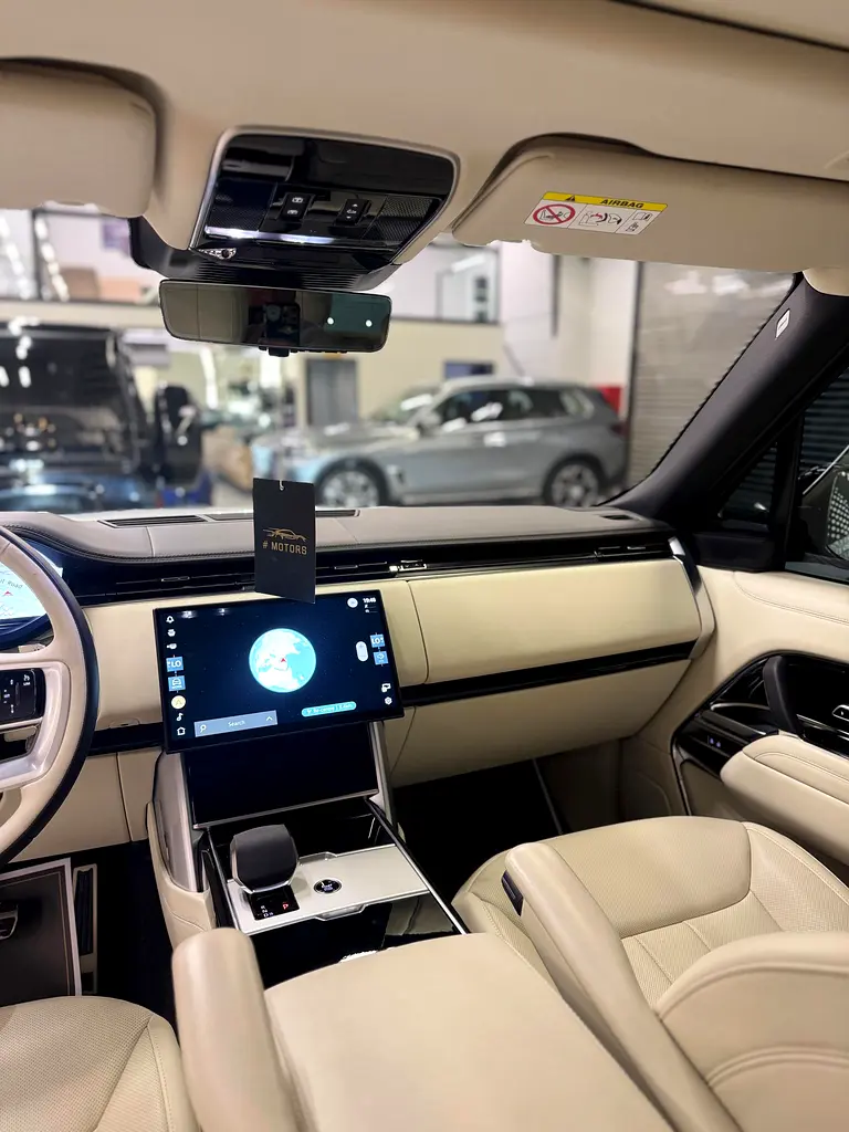 Range Rover Vogue V6 HSE GCC - Image 13