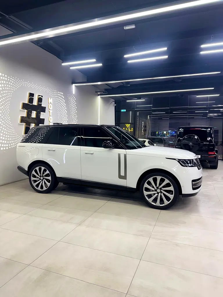 Range Rover Vogue V6 HSE GCC - Image 4
