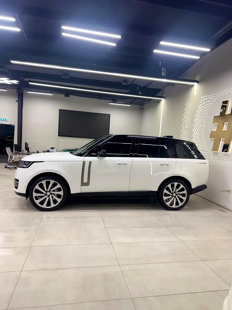 Range Rover Vogue V6 HSE GCC - Image 8