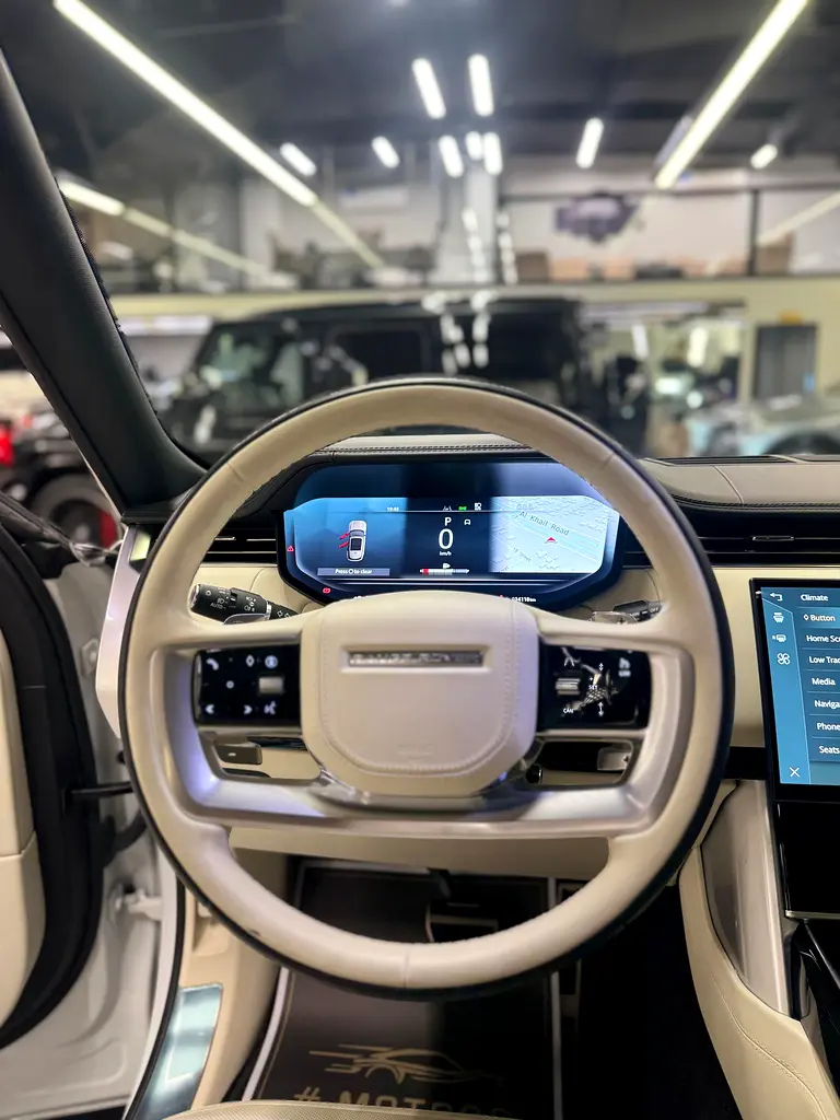 Range Rover Vogue V6 HSE GCC - Image 9