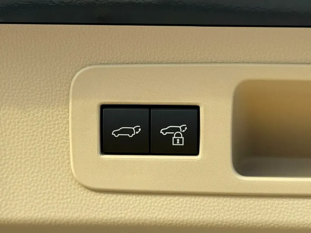Toyota Land Cruiser GXR 2026 GCC Specs - Image 9