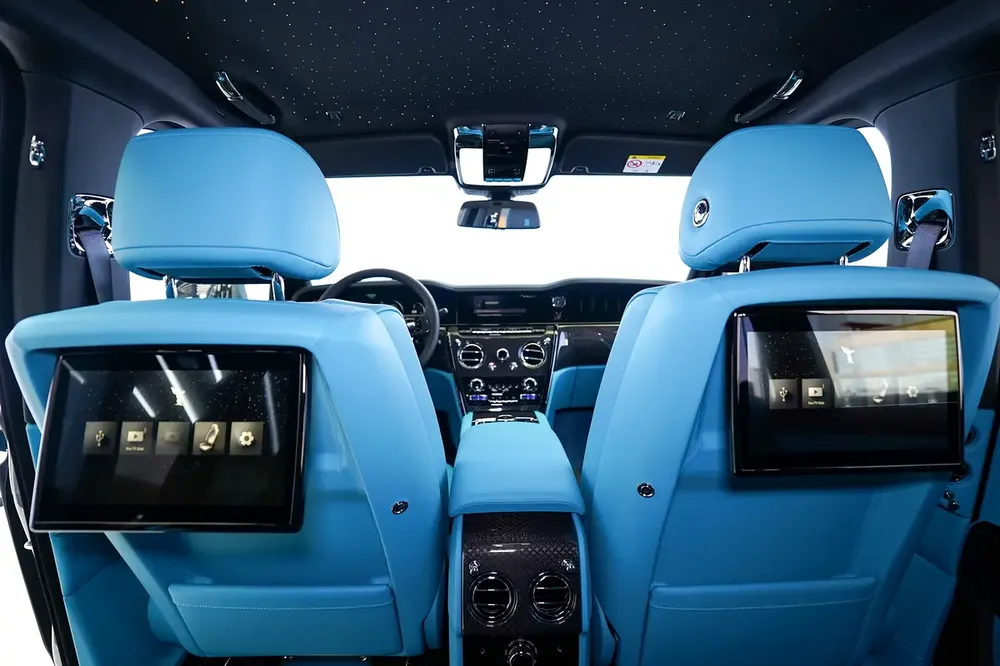 WARRANTY + SERVICE JAN 2028  | TWO TONE INTERIOR | BESPOKE AUDIO | STARLIGHT | REAR ENTERTAINMENT - Image 12