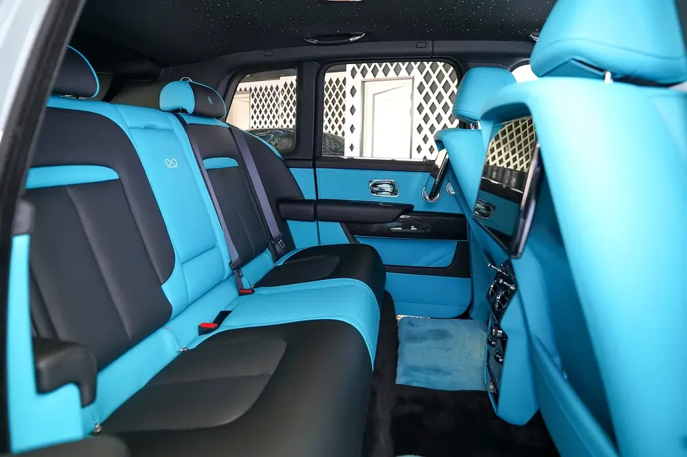 WARRANTY + SERVICE JAN 2028  | TWO TONE INTERIOR | BESPOKE AUDIO | STARLIGHT | REAR ENTERTAINMENT - Image 15