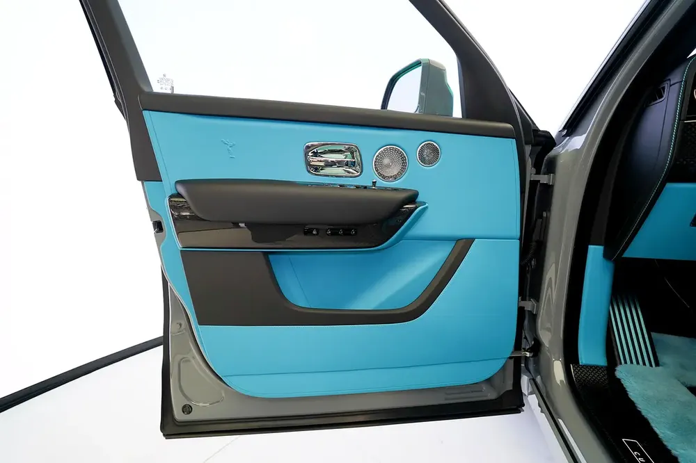 WARRANTY + SERVICE JAN 2028  | TWO TONE INTERIOR | BESPOKE AUDIO | STARLIGHT | REAR ENTERTAINMENT - Image 7