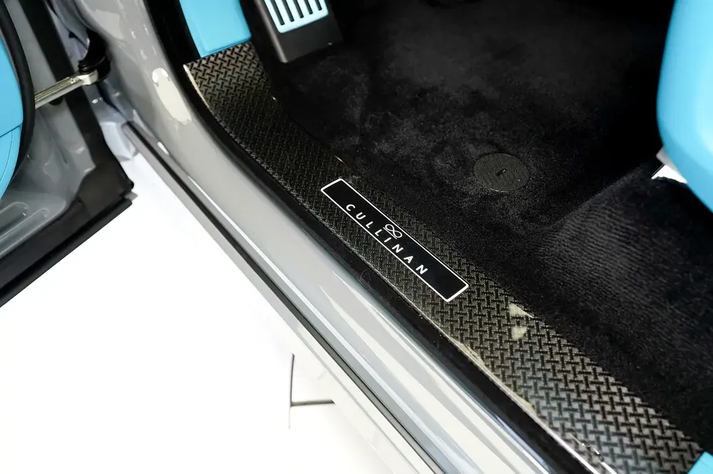 WARRANTY + SERVICE JAN 2028  | TWO TONE INTERIOR | BESPOKE AUDIO | STARLIGHT | REAR ENTERTAINMENT - Image 8