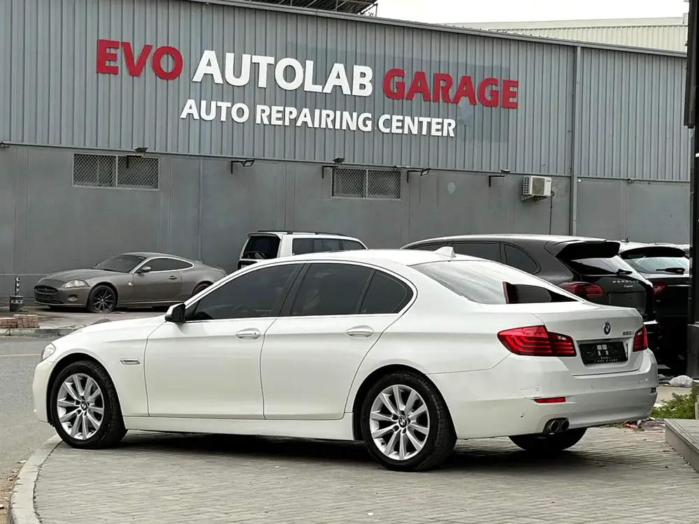 BMW 5-Series 520i 2015 GCC Specs - Well Maintained Luxury Sedan - Image 4