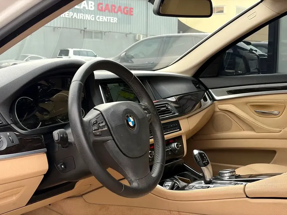 BMW 5-Series 520i 2015 GCC Specs - Well Maintained Luxury Sedan - Image 5