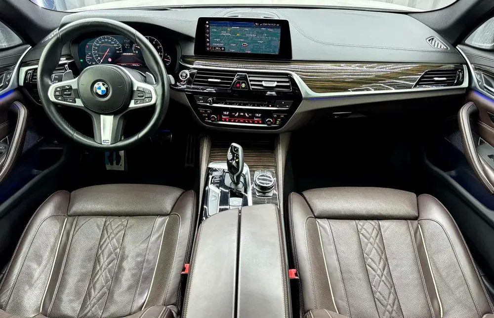 BMW 5 Series M550i xDrive 2019 ,One Owner,GCC specs,Full Service history for 169,000.00 AED - Image 18