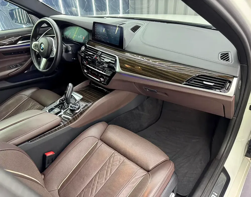 BMW 5 Series M550i xDrive 2019 ,One Owner,GCC specs,Full Service history for 169,000.00 AED - Image 9