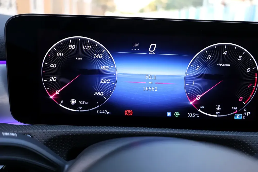 Mercedes-Benz A200 AMG-2024-16000KM-GCC SPECS- UNDER WARRANTY  SERVICE CONTRACT - Image 9
