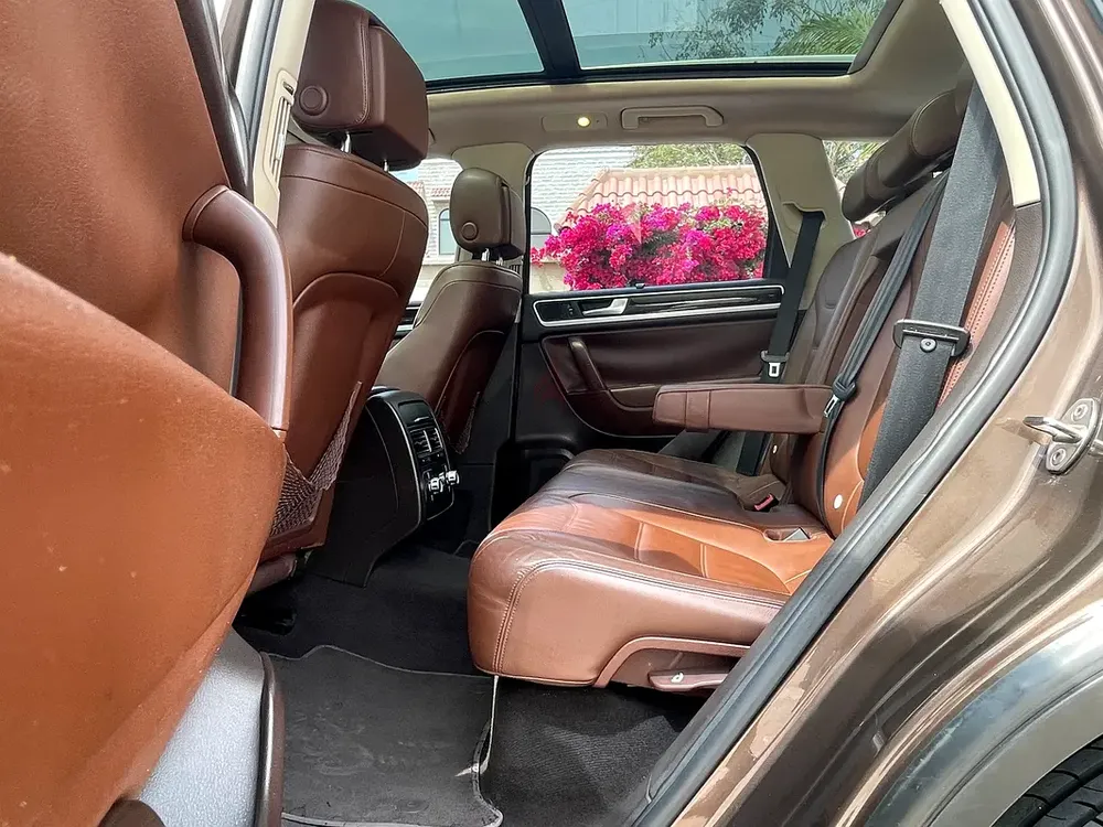 GCC VOLKSWAGEN TOUAREG 2012 Full Option IN EXCELLENT CONDITION - Image 10