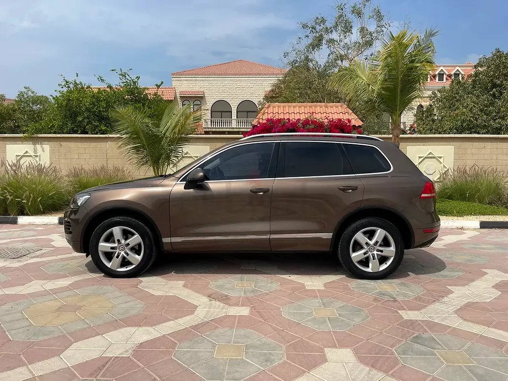 GCC VOLKSWAGEN TOUAREG 2012 Full Option IN EXCELLENT CONDITION - Image 4