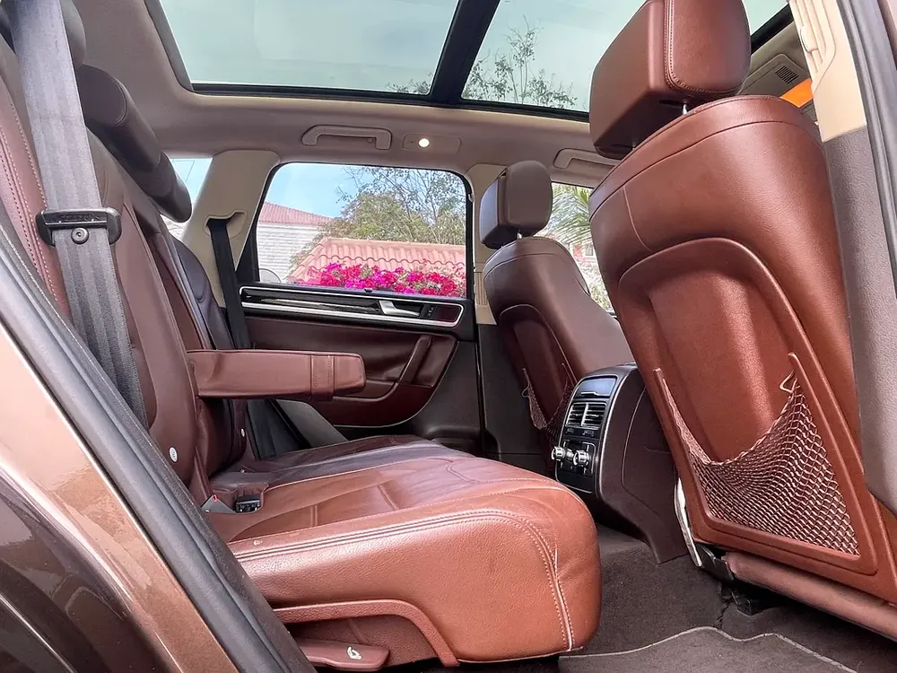 GCC VOLKSWAGEN TOUAREG 2012 Full Option IN EXCELLENT CONDITION - Image 8