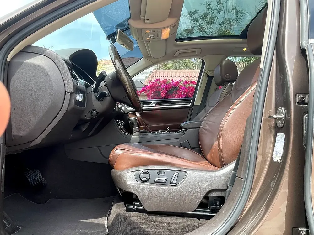 GCC VOLKSWAGEN TOUAREG 2012 Full Option IN EXCELLENT CONDITION - Image 9