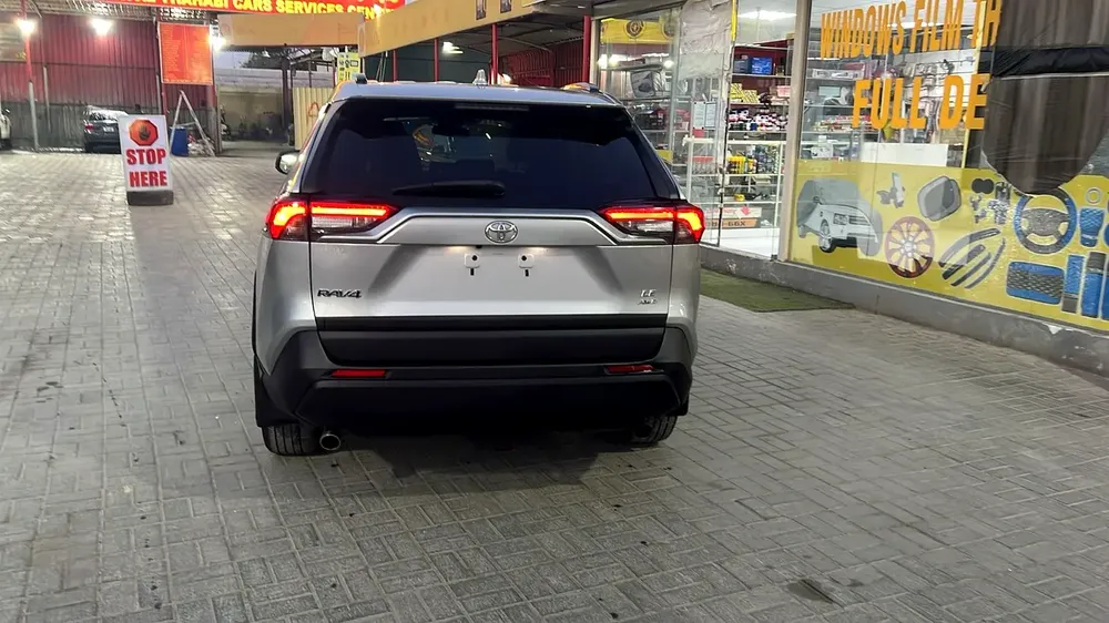 Toyota Rav 4 LE 2019, AWD American ADNOC Pass certificate - Image 4