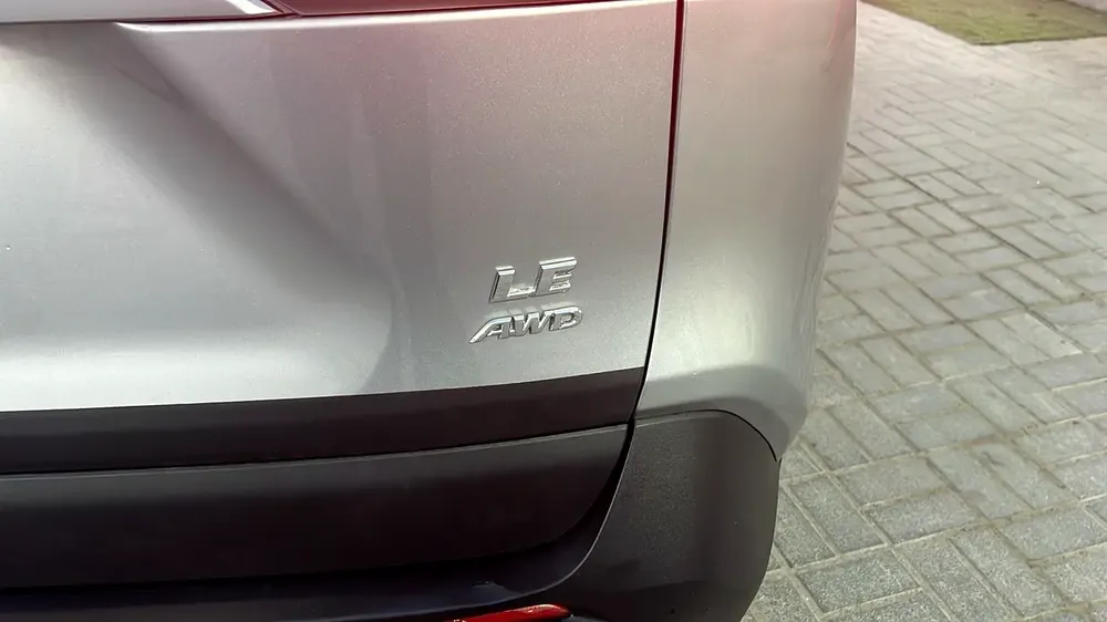 Toyota Rav 4 LE 2019, AWD American ADNOC Pass certificate - Image 5