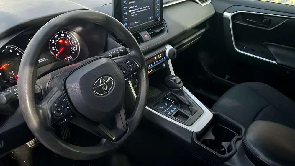 Toyota Rav 4 LE 2019, AWD American ADNOC Pass certificate - Image 6