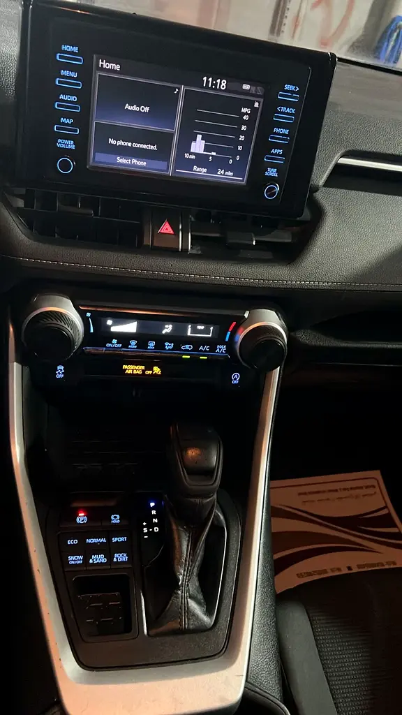 Toyota Rav 4 LE 2019, AWD American ADNOC Pass certificate - Image 8