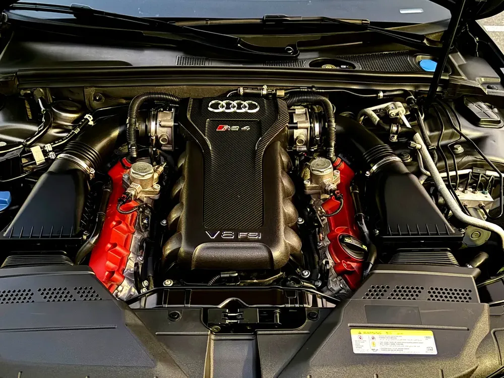 Audi RS4 GCC, Perfect condition, fully loaded, recently service done - Image 11