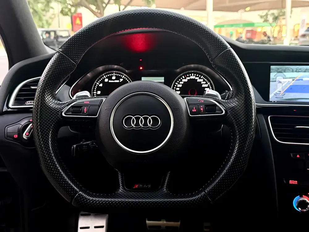 Audi RS4 GCC, Perfect condition, fully loaded, recently service done - Image 12