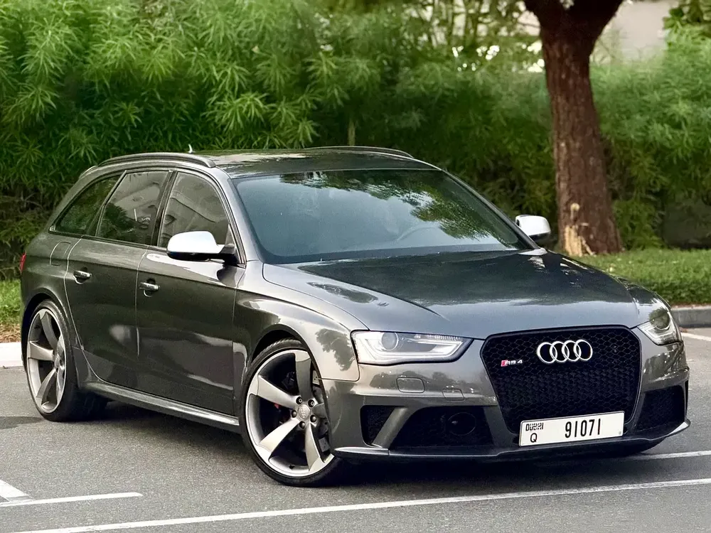 Audi RS4 GCC, Perfect condition, fully loaded, recently service done - Image 4
