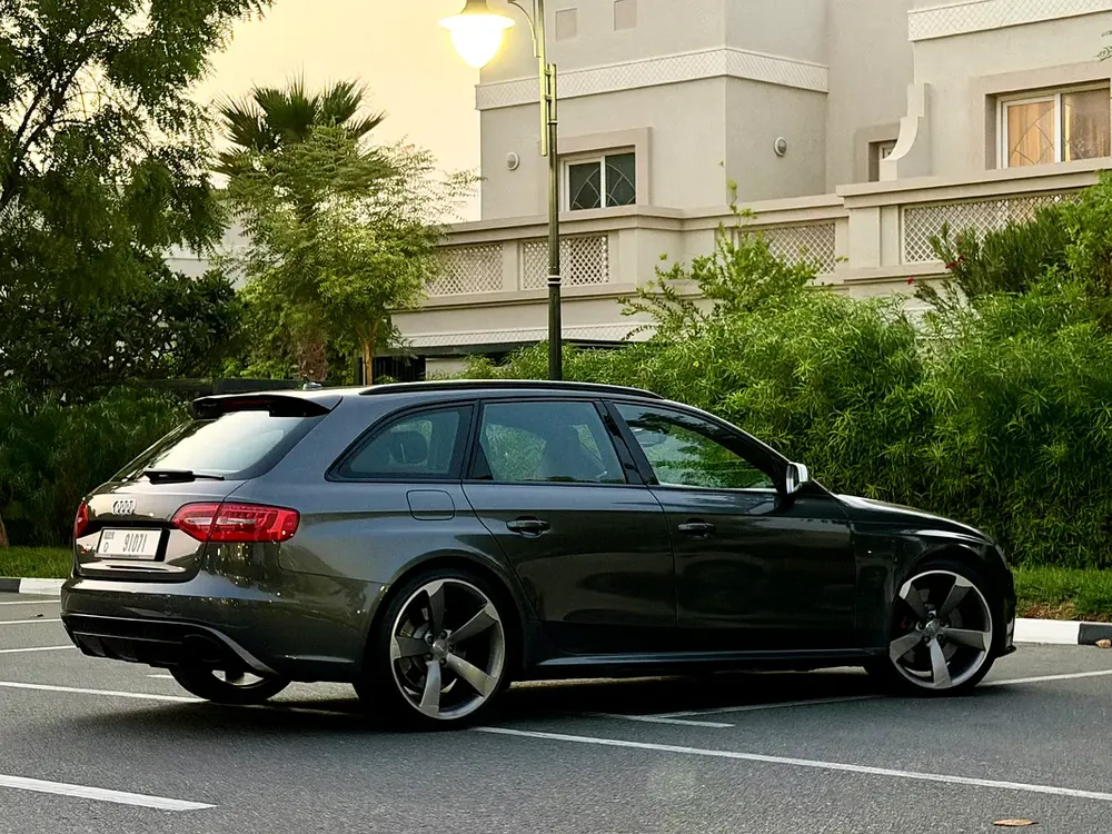 Audi RS4 GCC, Perfect condition, fully loaded, recently service done - Image 5
