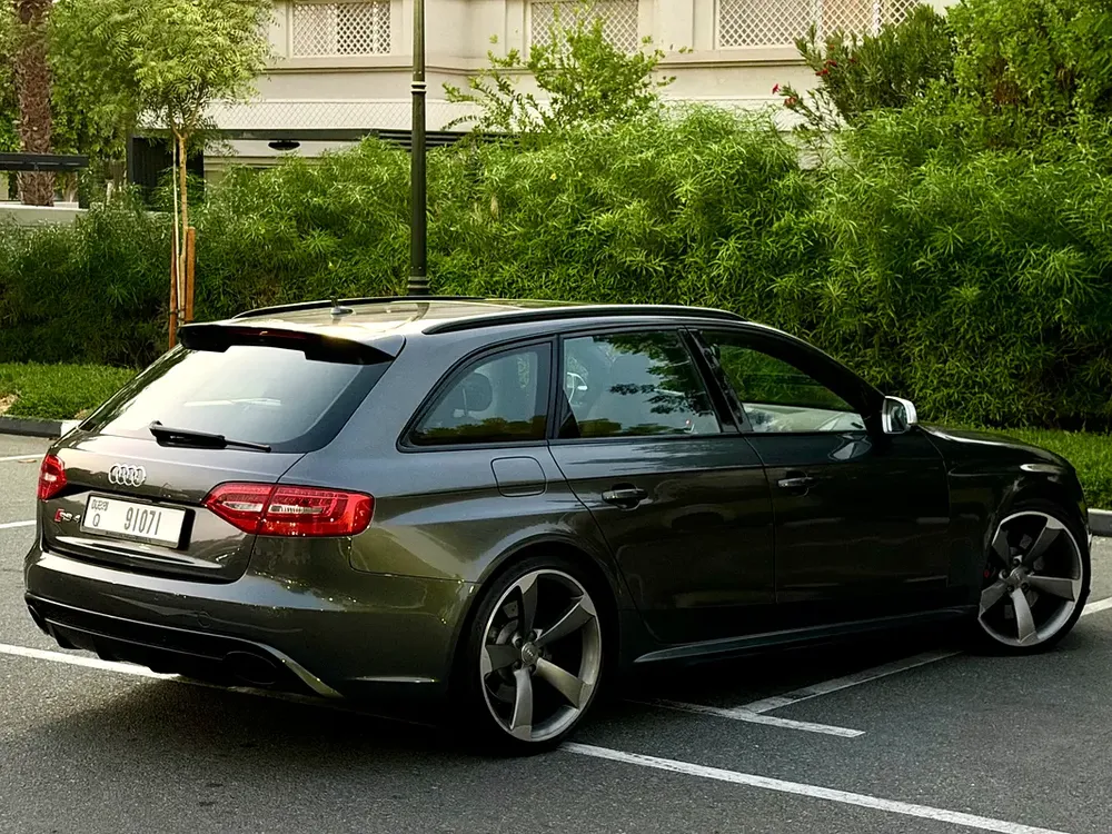 Audi RS4 GCC, Perfect condition, fully loaded, recently service done - Image 6