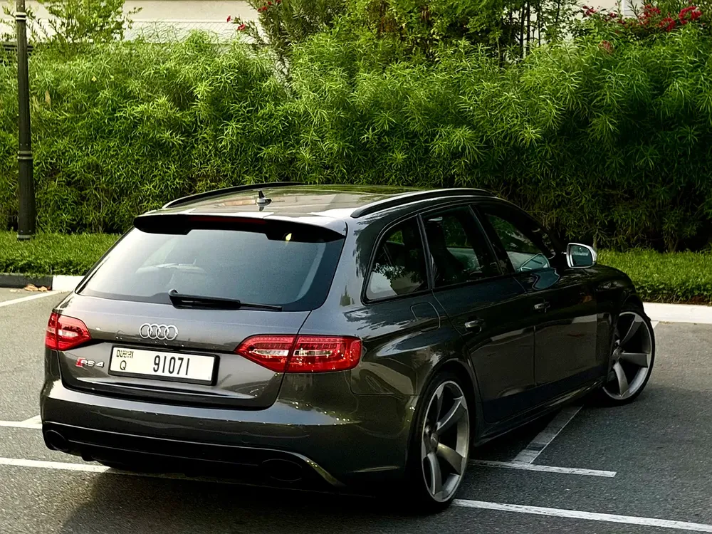 Audi RS4 GCC, Perfect condition, fully loaded, recently service done - Image 8
